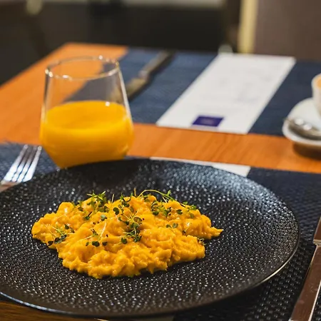 Готель Great Polonia The Granary La 5*